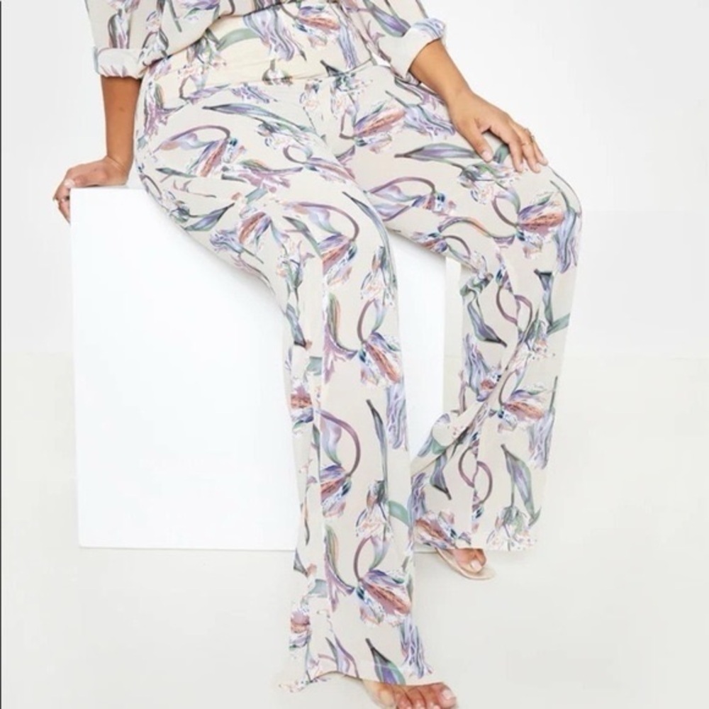 PRETTYLITTLETHING Plus Dusty Pink Floral Wide Leg Pants Trousers Size 18 NWT - Picture 3 of 7